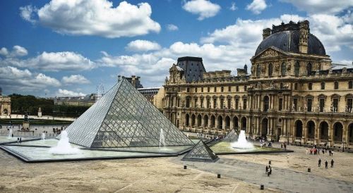 Paris Louvre Pyramide Innenhof Cour Napoleon