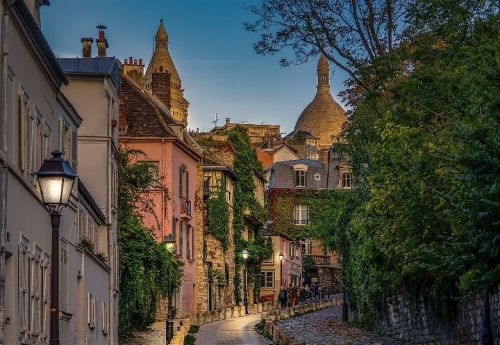 Paris Montmartre - Maison rose und Sacré-Coeur