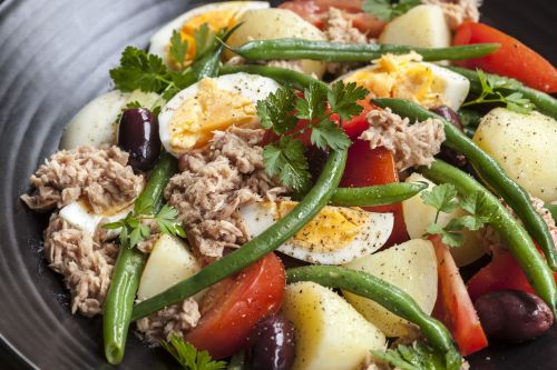 Typisch Essen in Nizza: Salade niçoise